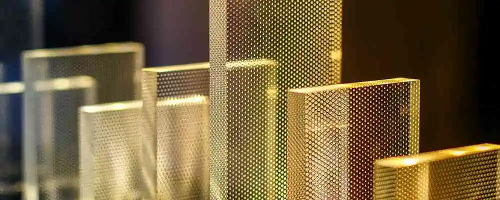 Kleber für PLEXIGLAS ® und Acrylglas - so geht es